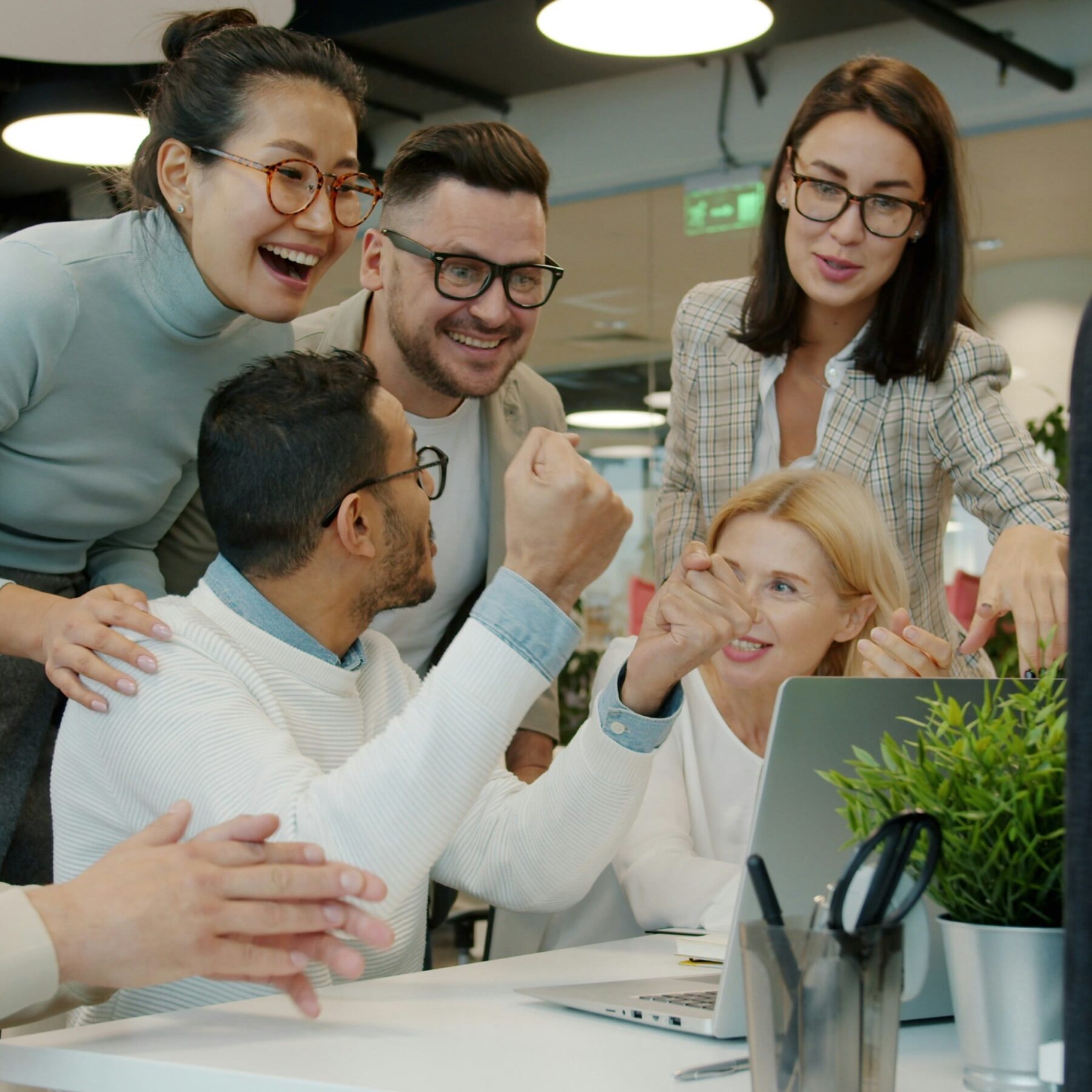 hr team talking in an excited way in the office