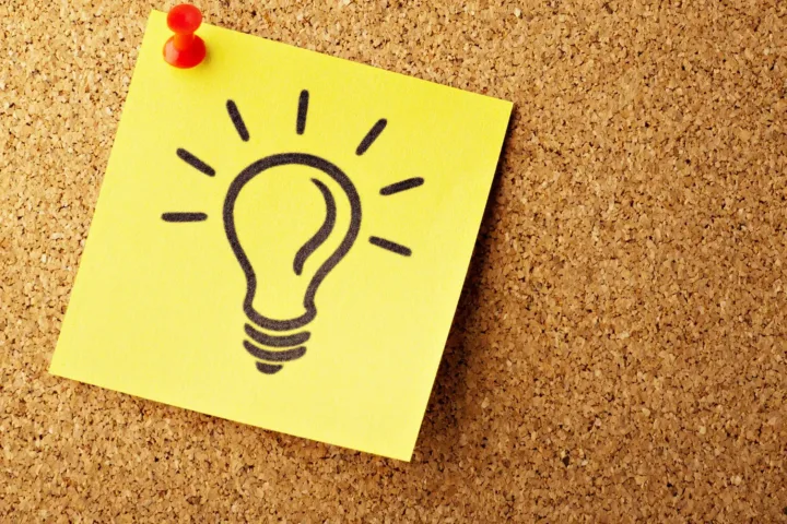 light bulb post it note on corkboard